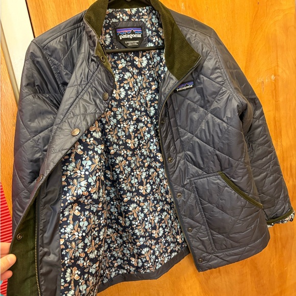 Patagonia Gray Quilted Jacket with Green Accents - Picture 2 of 4